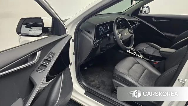 Kia Di Ol Nu Niro 2023 Белый из Кореи, фото 2