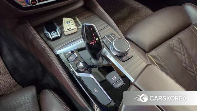 BMW 5 Series (G30) 2019 Белый из Кореи, фото 2