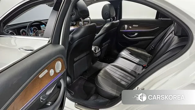 Mercedes-Benz E-Class W213 2018 Белый из Кореи, фото 2