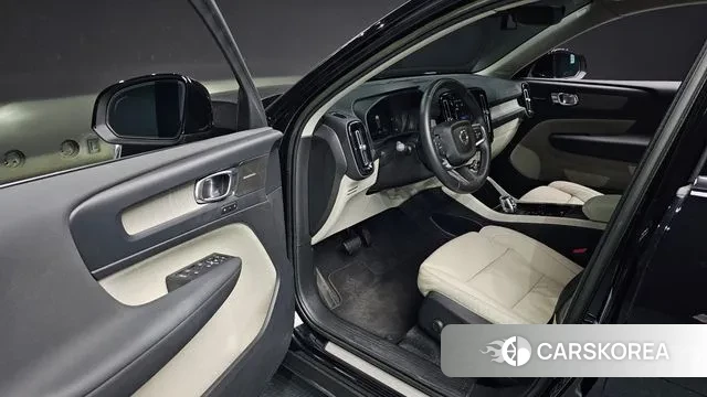 Volvo XC40 2023 Черный из Кореи, фото 2