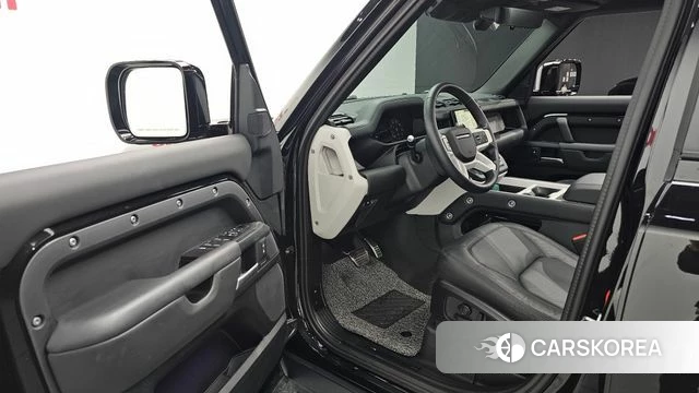 Land Rover Defender (L663) 2025 Черный из Кореи, фото 2