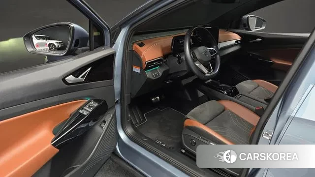 Volkswagen ID.4 2023 Светло-серебряный цвет из Кореи, фото 2