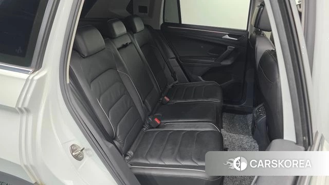 Volkswagen Tiguan second Generation 2022 Белый из Кореи, фото 2