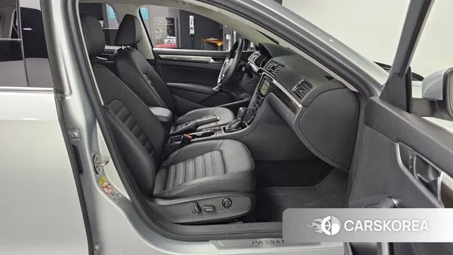 Volkswagen The New Passat 2018 Серебряный из Кореи, фото 2