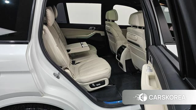 BMW X7 (G07) 2025 Белый из Кореи, фото 2