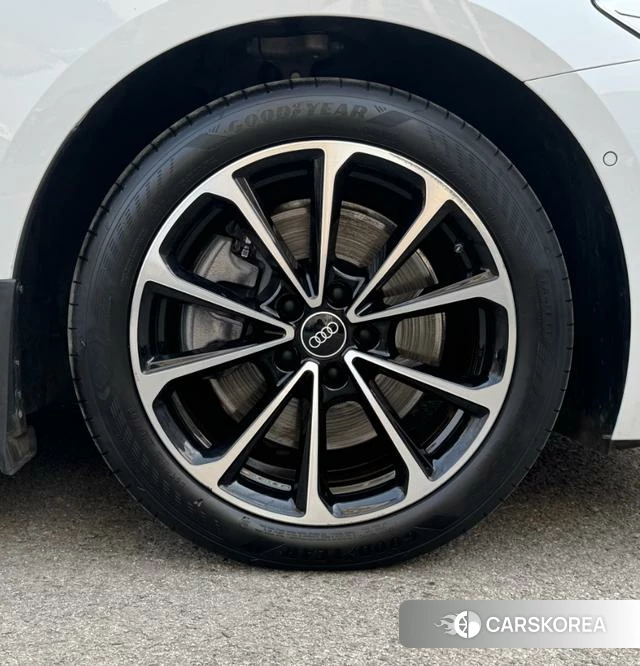 Audi A5L 2025 Белый из Китая, фото 2