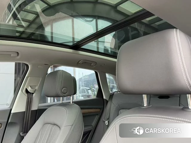 Audi Q5L 2022 Черный из Китая, фото 2