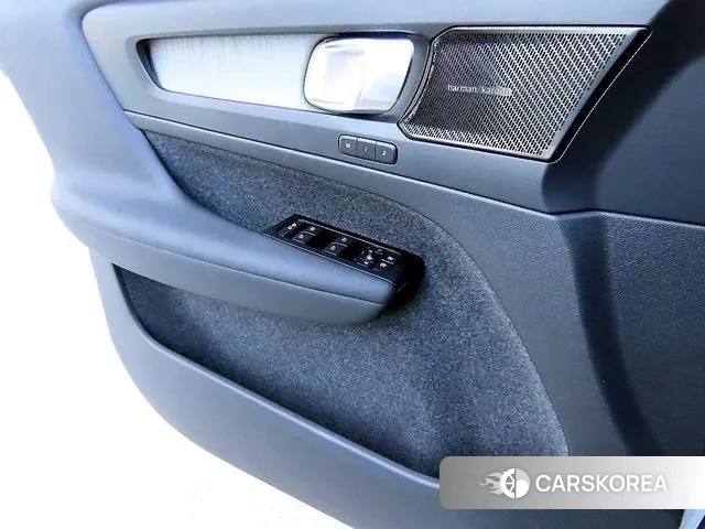 Volvo XC40 2022 Белый из Кореи, фото 2