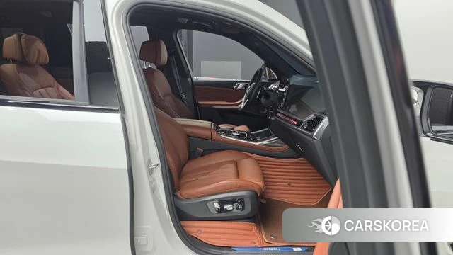 BMW X7 (G07) 2024 Белый из Кореи, фото 2