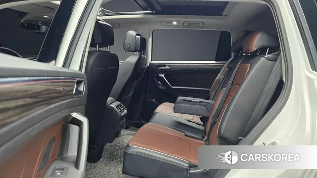 Volkswagen Tiguan Allspace 2023 Белый из Кореи, фото 2
