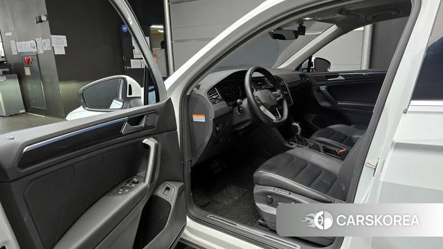 Volkswagen Tiguan second Generation 2022 Белый из Кореи, фото 2