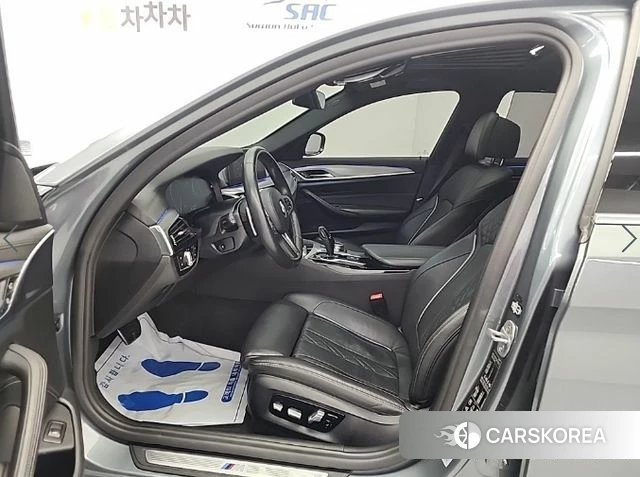 BMW 5 Series (G30) 2019 Серебристо-серый из Кореи, фото 2