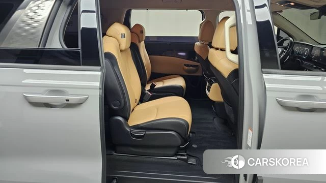 Kia Carnival 4th generation 2023 Серебристо-серый из Кореи, фото 2