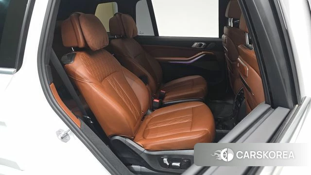 BMW X7 (G07) 2023 Белый из Кореи, фото 2