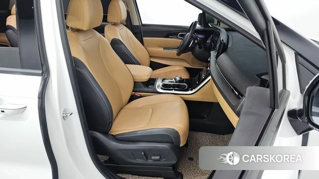 Kia Carnival 4th generation 2023 Белый из Кореи, фото 2