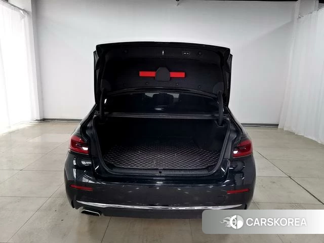 BMW 5 series PHEV 2022 Черный из Китая, фото 2