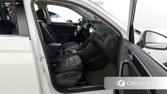 Volkswagen Tiguan second Generation 2021 Белый из Кореи, фото 2