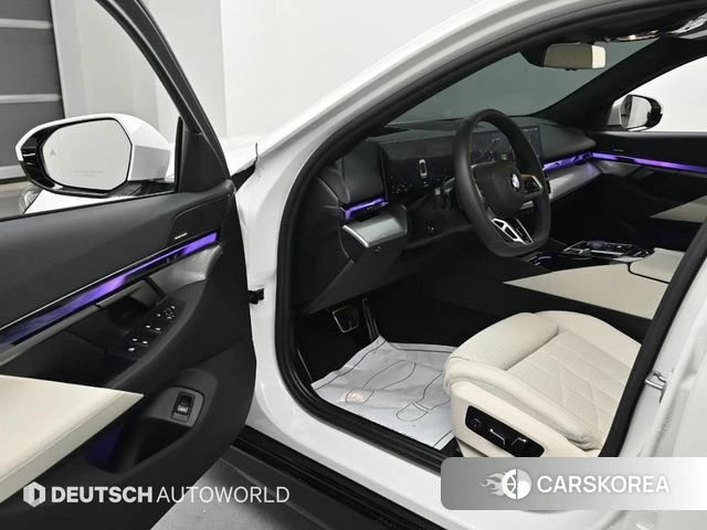 BMW 5 Series (G60) 2025 Белый из Кореи, фото 2