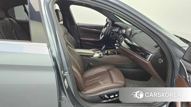 BMW 5 Series (G30) 2019 Серый из Кореи, фото 2