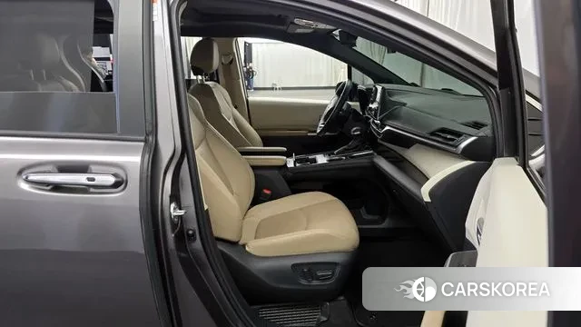 Toyota Sienna 4th Generation 2022 Серый из Кореи, фото 2