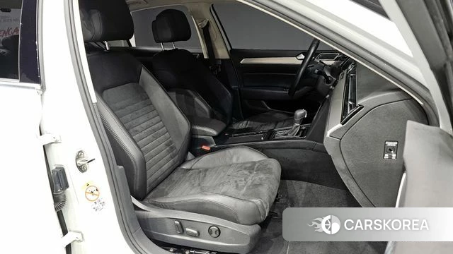 Volkswagen Passat GT (B8) 2018 Белый из Кореи, фото 2