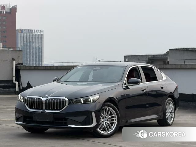 BMW 5 series 2025 Черный из Китая, фото 2