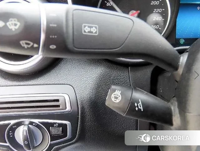 Mercedes-Benz C-Class W205 2019 Белый из Кореи, фото 2