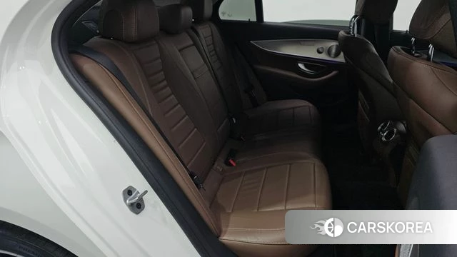 Mercedes-Benz E-Class W213 2019 Белый из Кореи, фото 2