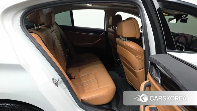 BMW 5 Series (G30) 2021 Белый из Кореи, фото 2