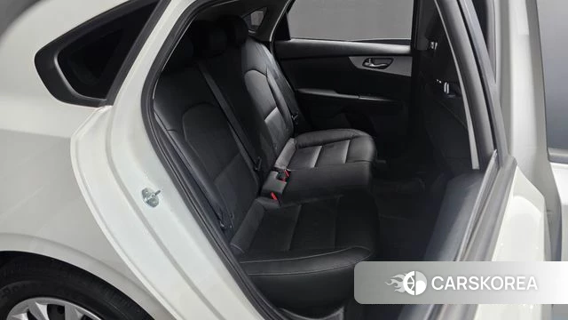 Kia The New K3 2nd generation 2022 Белый из Кореи, фото 2
