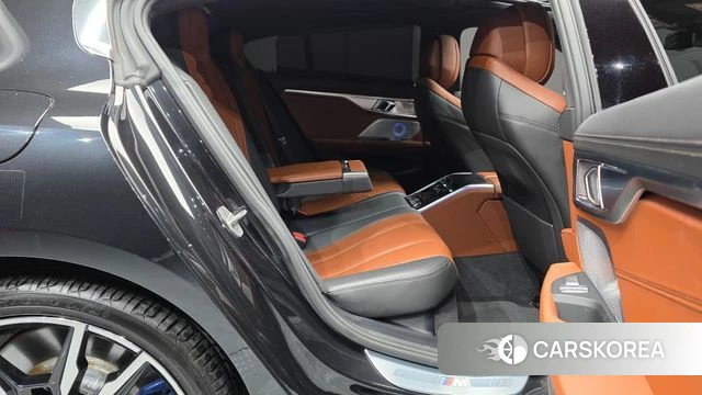 BMW 8 Series (G15) 2022 Черный из Кореи, фото 2