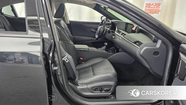 Lexus ES300h 7th generation 2021 Черный из Кореи, фото 2