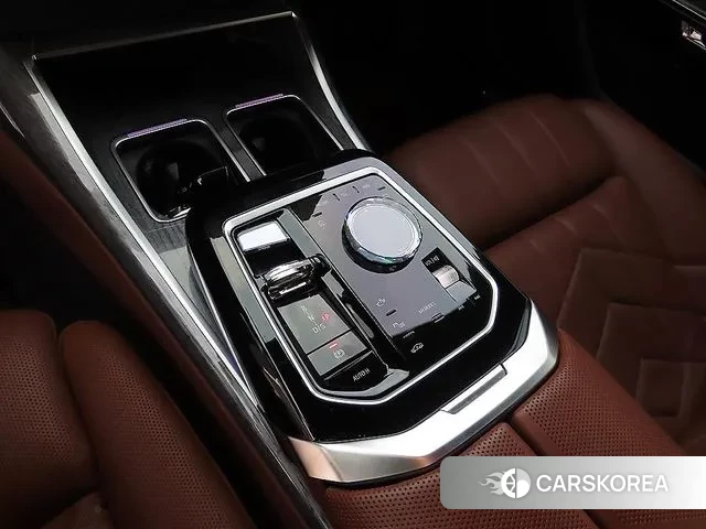 BMW 7 Series (G70) 2023 Черный из Кореи, фото 2