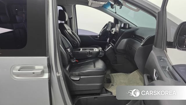 Hyundai Staria 2022 Серебряный из Кореи, фото 2
