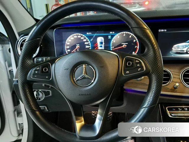 Mercedes-Benz E-Class W213 2018 Белый из Кореи, фото 2