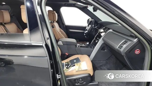 Land Rover Discovery 5 2022 Черный из Кореи, фото 2