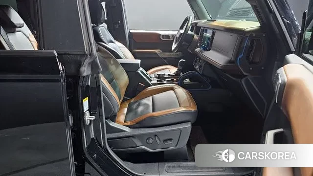 Ford Bronco 6th Generation 2022 Черный из Кореи, фото 2