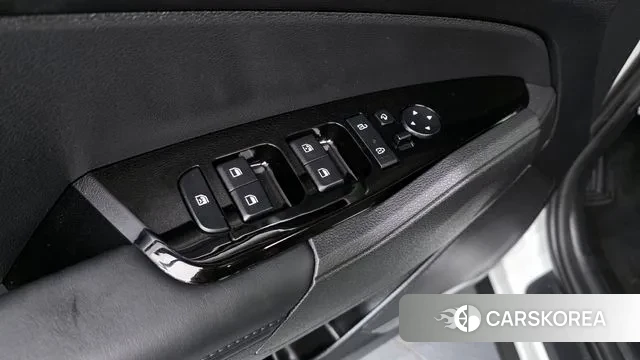 Kia Sportage 5th Generation Hybrid 2023 Белый из Кореи, фото 2