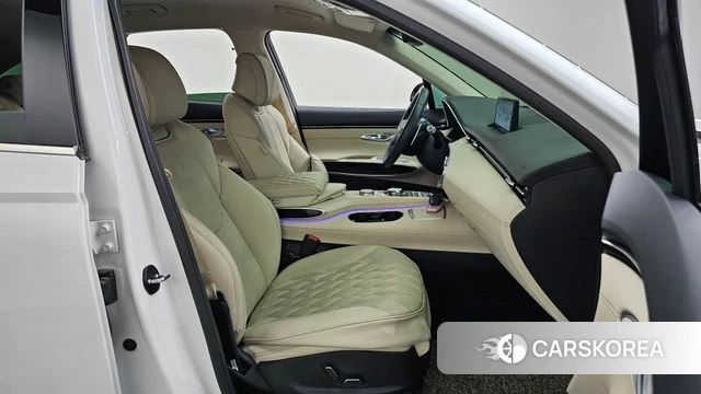 Genesis GV70 2023 Белый из Кореи, фото 2