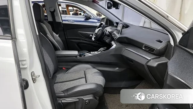 Peugeot 5008 second generation 2018 Белый из Кореи, фото 2