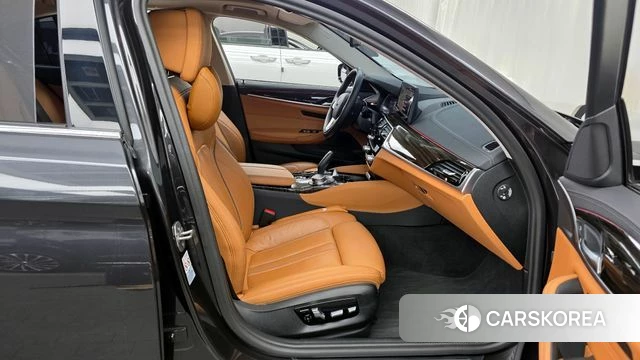 BMW 5 Series (G30) 2023 Серый из Кореи, фото 2