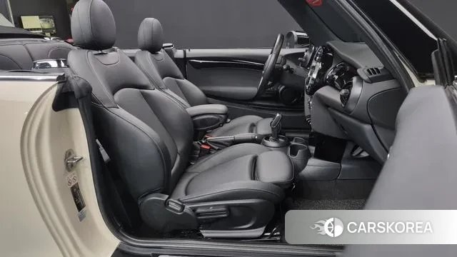 Mini Cooper Convertible 2021 Белый из Кореи, фото 2