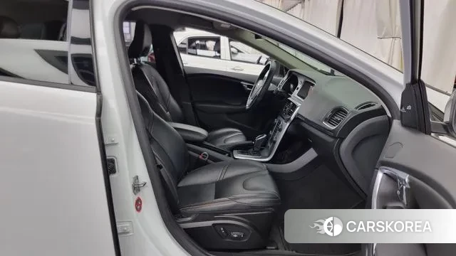 Volvo V40 Cross-Country 2019 Белый из Кореи, фото 2