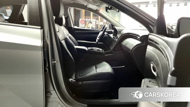 Hyundai Tucson (NX4) 2023 Серебристо-серый из Кореи, фото 2