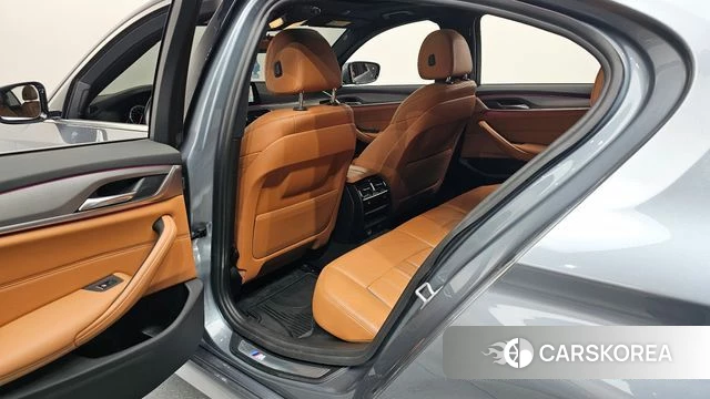 BMW 5 Series (G30) 2018 Небесно-голубой из Кореи, фото 2