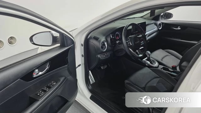 Kia The New K3 2nd generation 2024 Белый из Кореи, фото 2