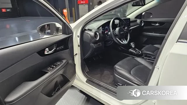 Kia The New K3 2nd generation 2023 Белый из Кореи, фото 2