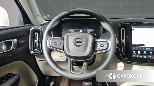Volvo XC40 2024 Белый из Кореи, фото 2