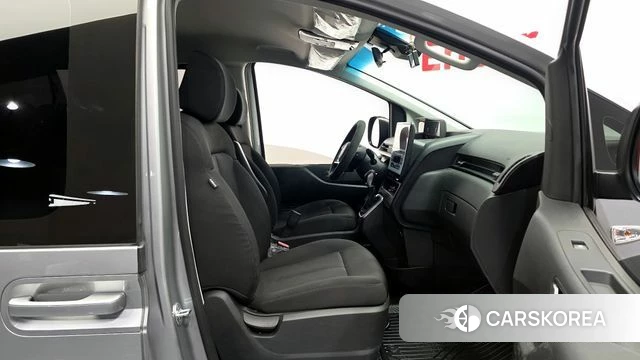 Hyundai Staria 2022 Серебряный из Кореи, фото 2