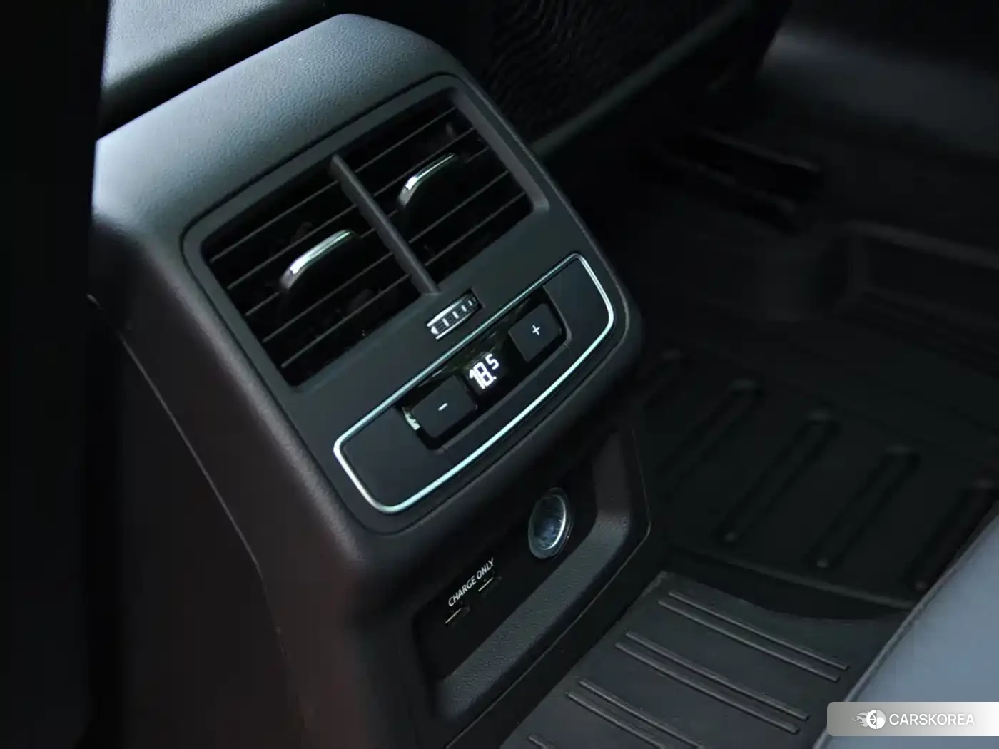 Audi A4L 2023 Silver/gray из Китая, фото 2